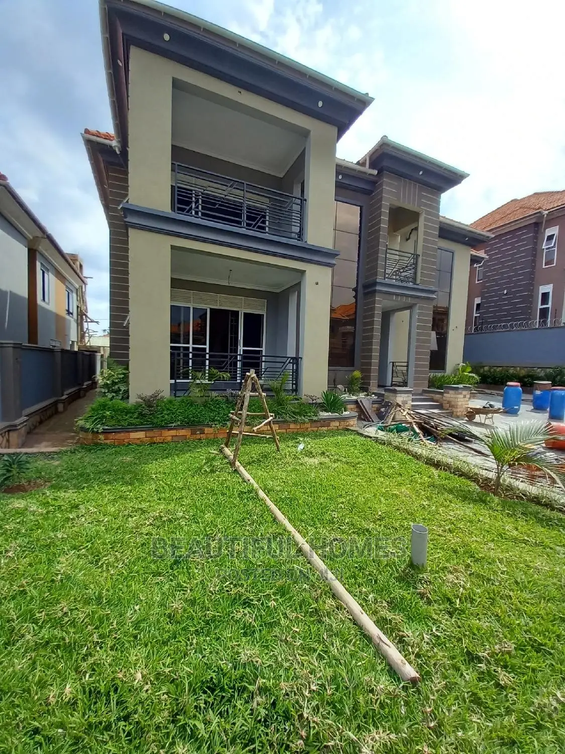 Furnished 6bdrm Mansion in Kisaasi, Central Division for Sale