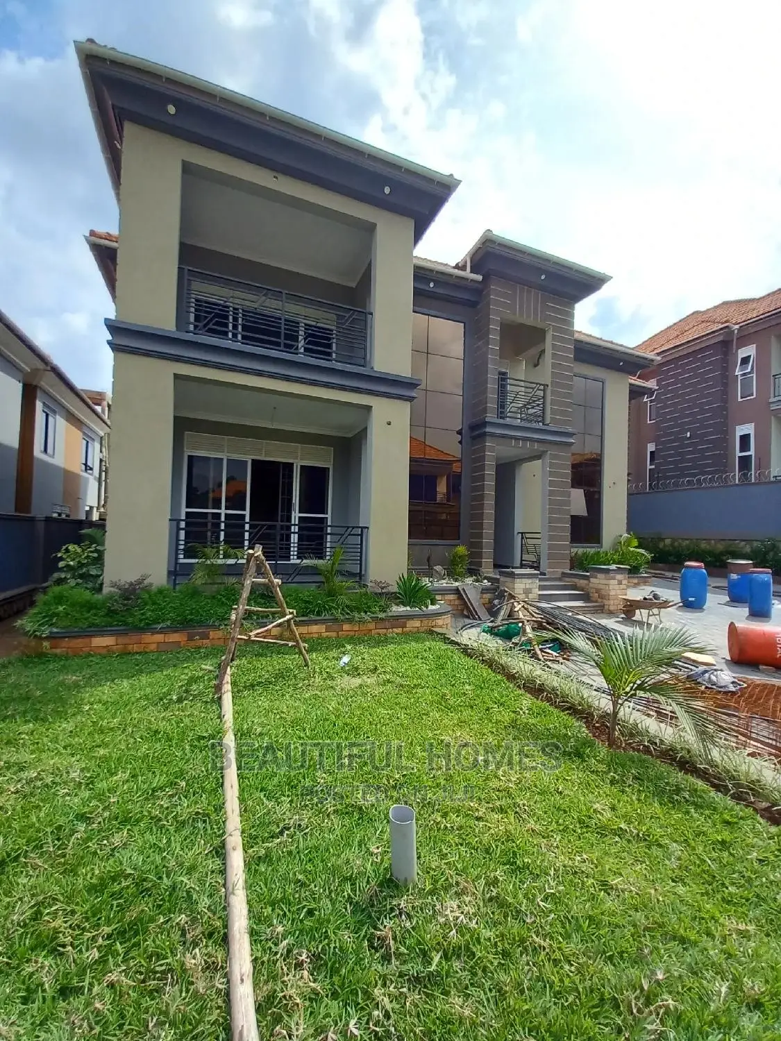 Furnished 6bdrm Duplex in Kisaasi, Central Division for Sale