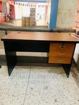 Executive Office Desk (Lockable Drawer)