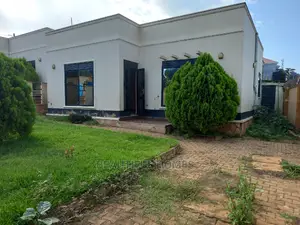 Furnished 3bdrm Villa in Kira for Sale