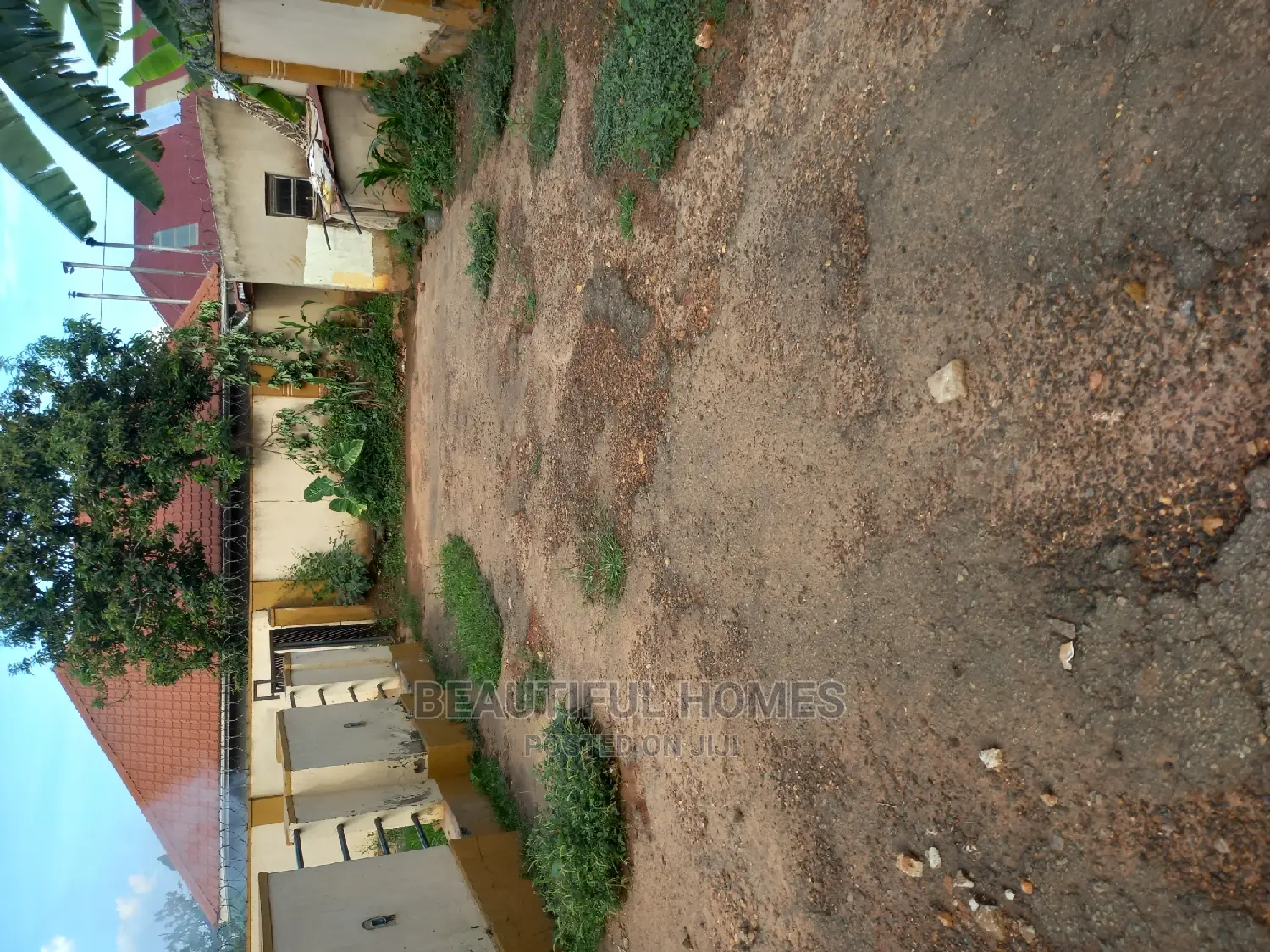 Furnished 3bdrm Villa in Kira for Sale