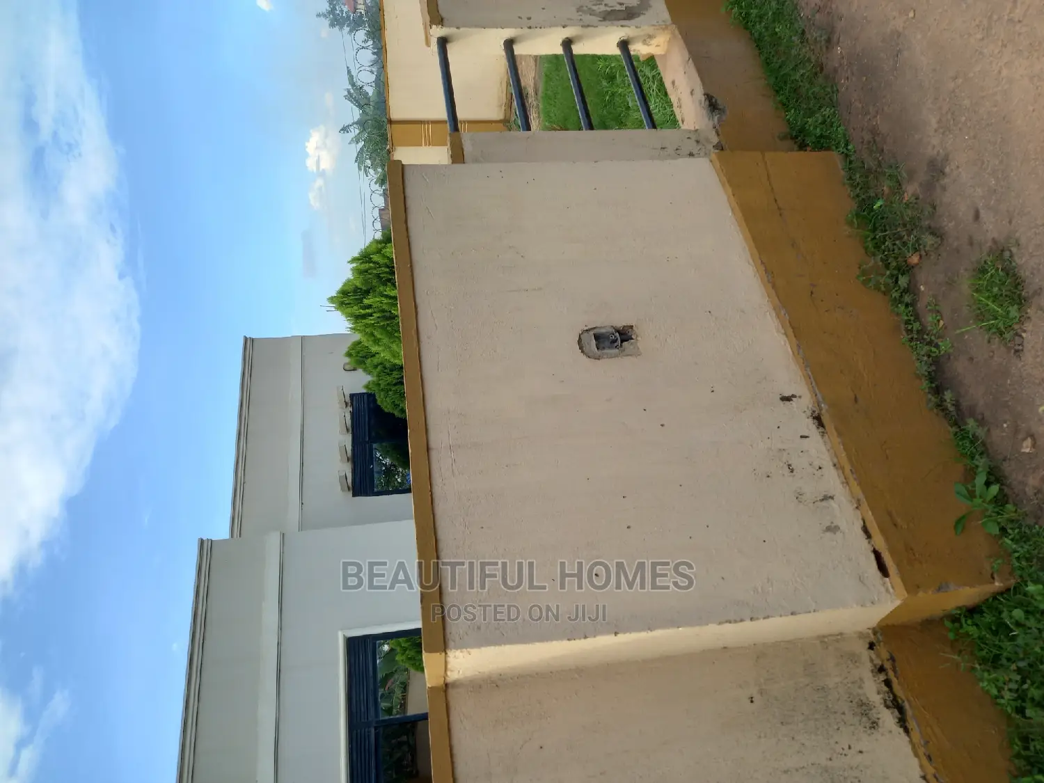 Furnished 3bdrm Villa in Kira for Sale