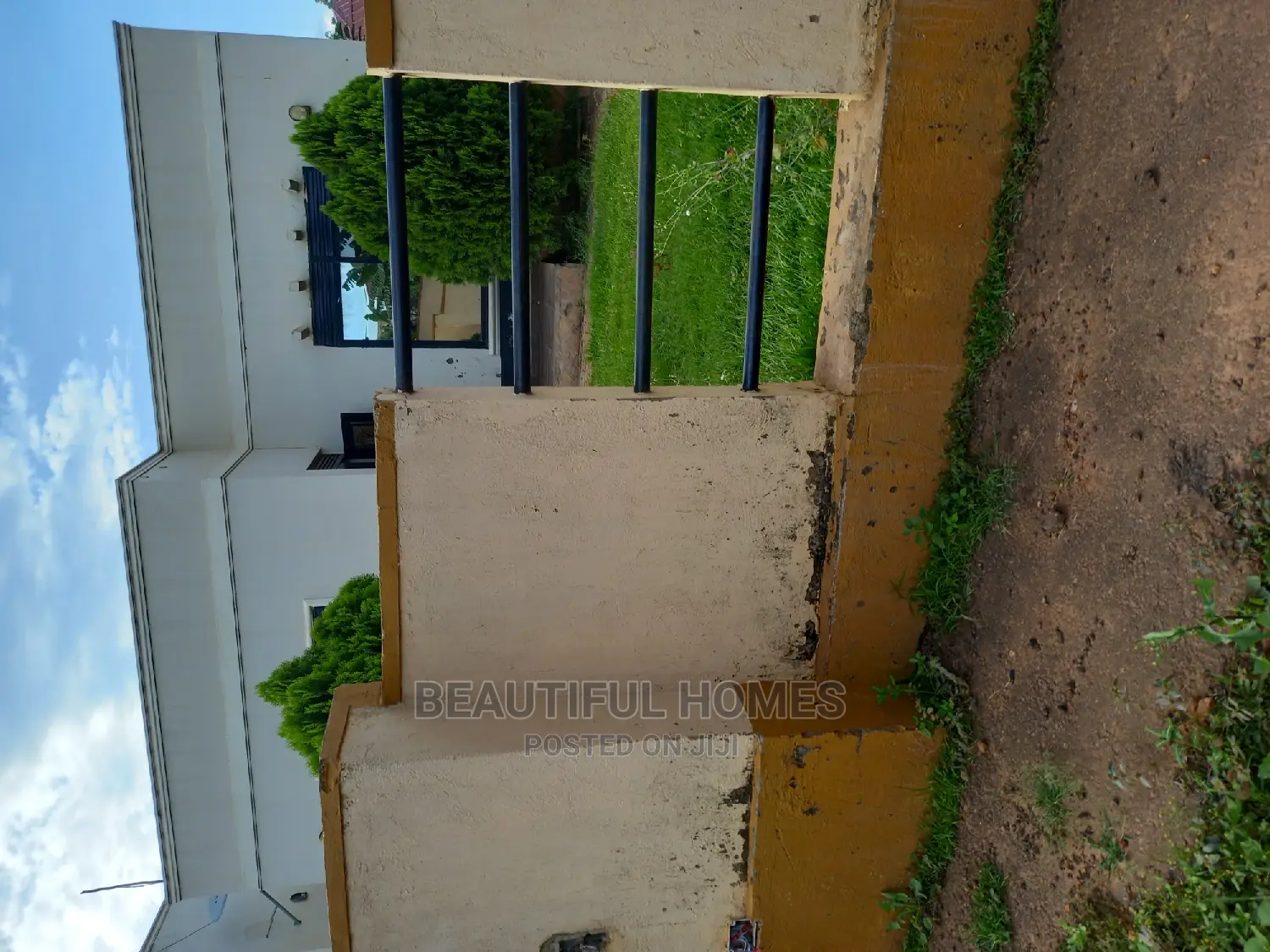 Furnished 3bdrm Villa in Kira for Sale