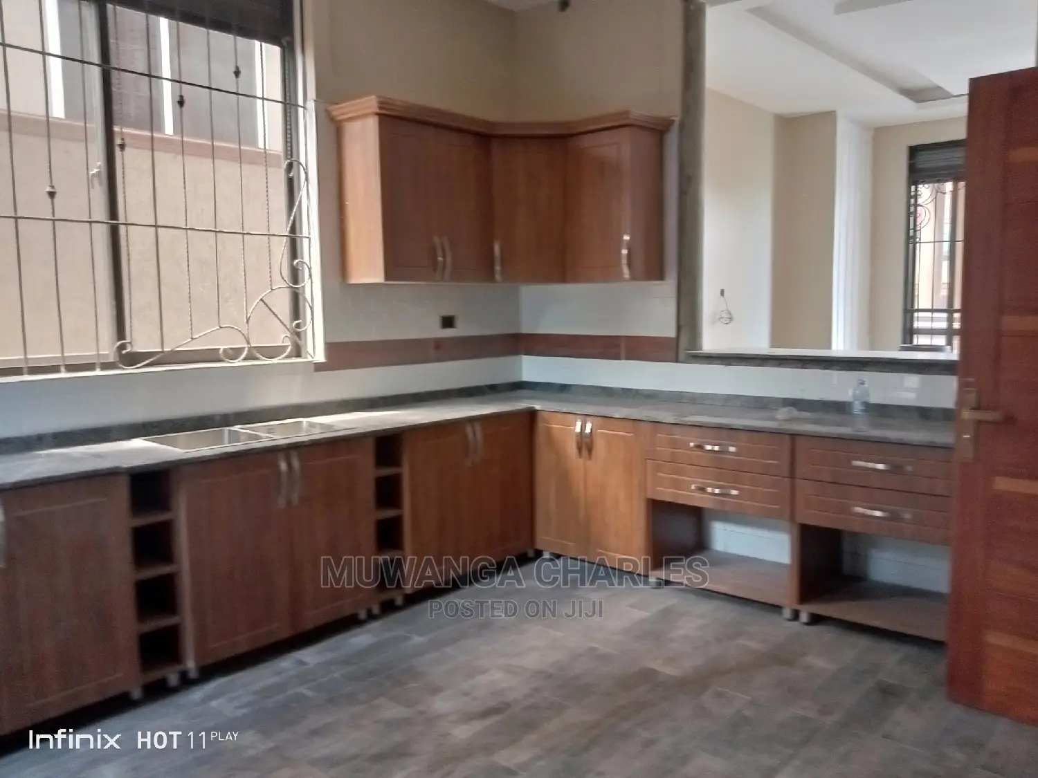 5bdrm Duplex in Fs Properties Ltd, Central Division for Sale