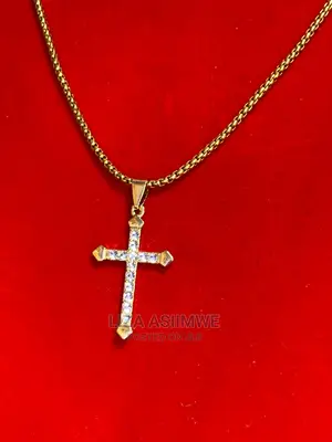 Men’S Simple Necklaces Available With a Cross Pendant