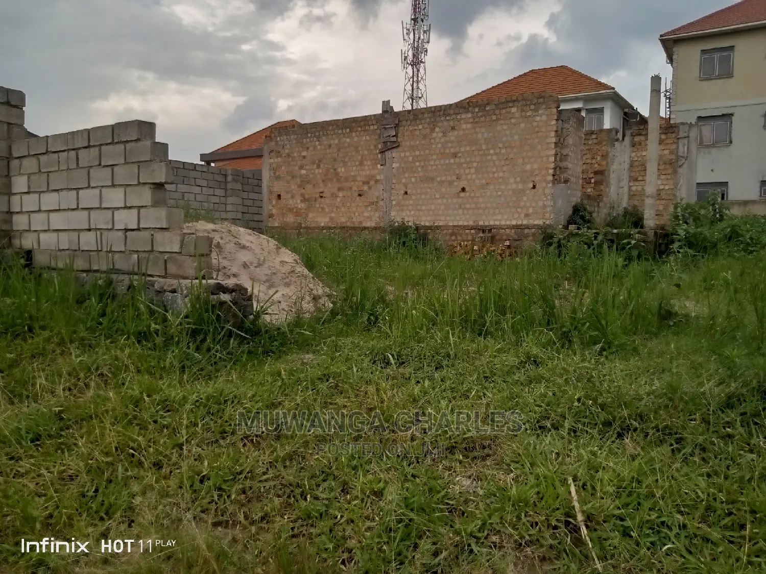 100by50ft Plot of Land for Sale in Kira Shimon