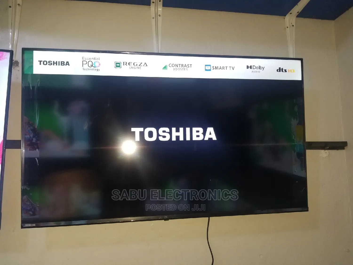 43 Inch Toshiba/Hisense Smart Tv