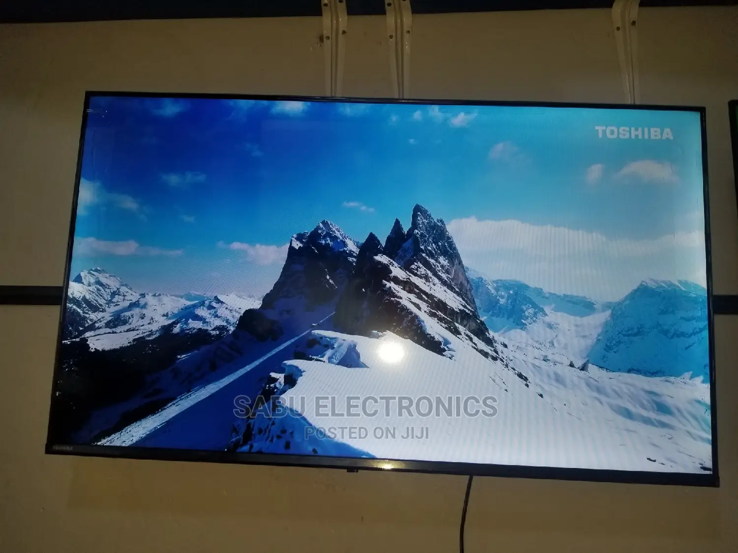 43 Inch Toshiba/Hisense Smart Tv