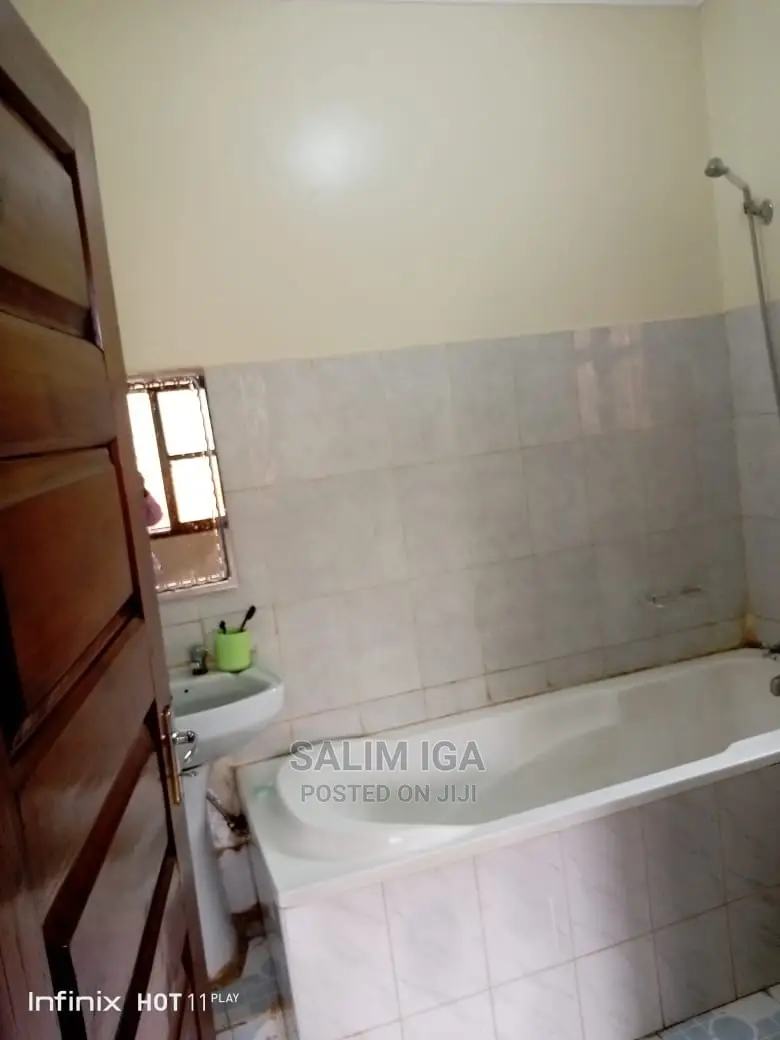 3bdrm Bungalow in Kololo Property, Central Division for Rent