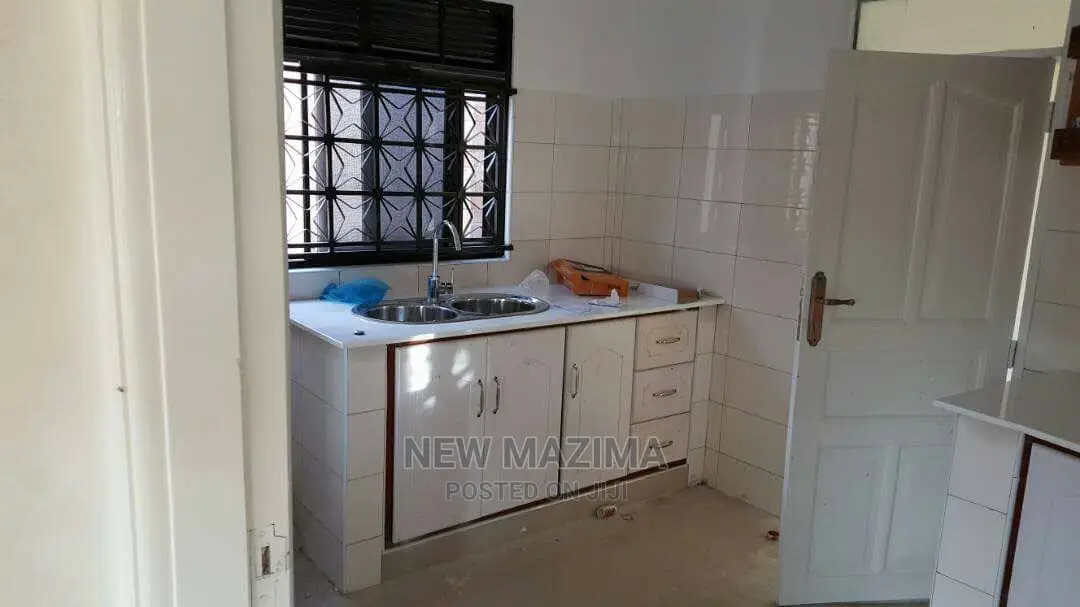 4bdrm Bungalow in Kitende, Division A for sale