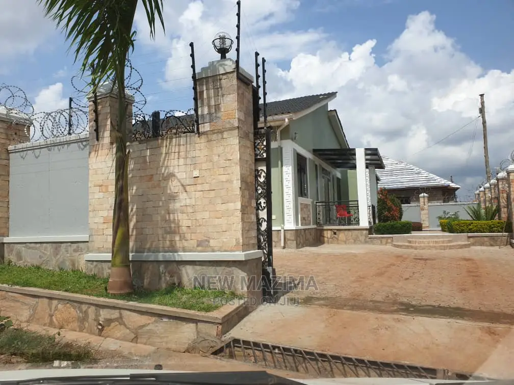 4bdrm Bungalow in Kitende, Division A for sale
