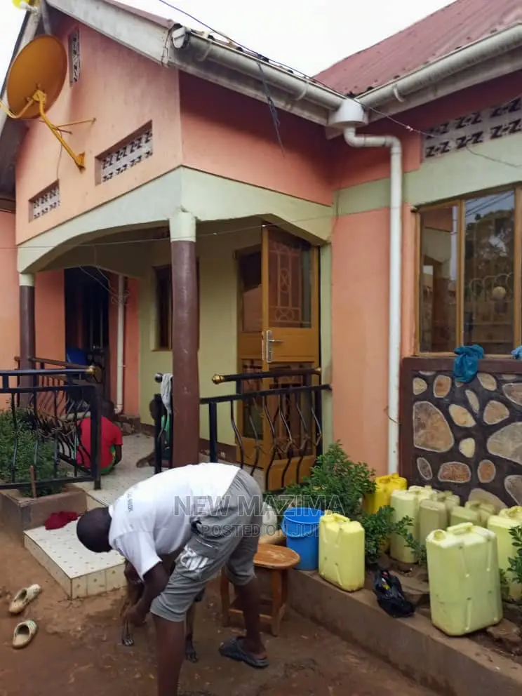 3bdrm House in Salaama Munyonyo Rd, Central Division for Sale