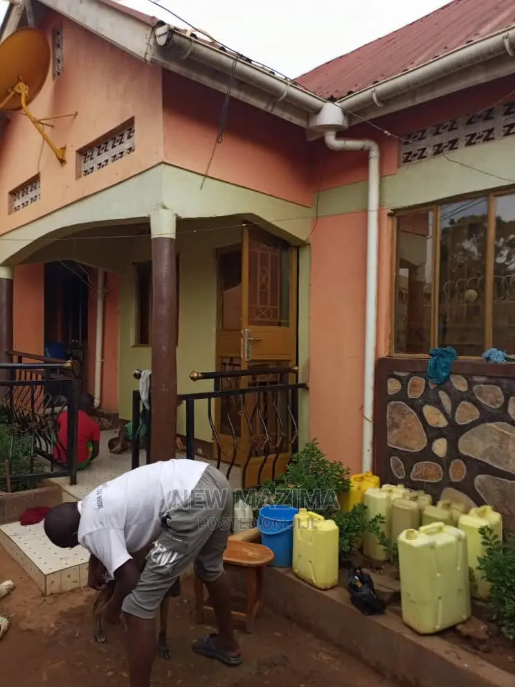 3bdrm House in Salaama Munyonyo Rd, Central Division for Sale
