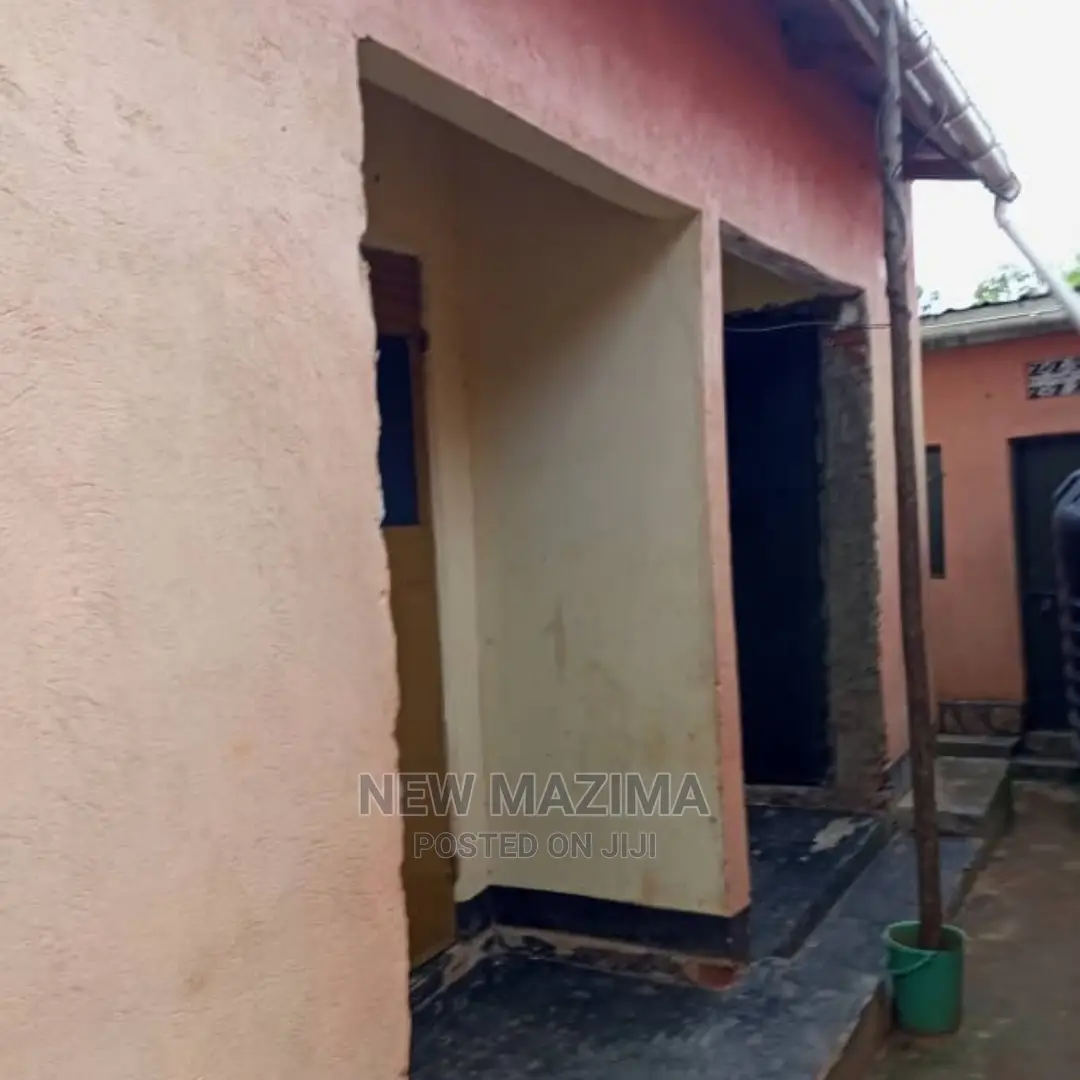 3bdrm House in Salaama Munyonyo Rd, Central Division for Sale