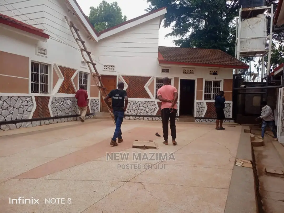 6bdrm Mansion in Najjanankumbi, Central Division for Rent