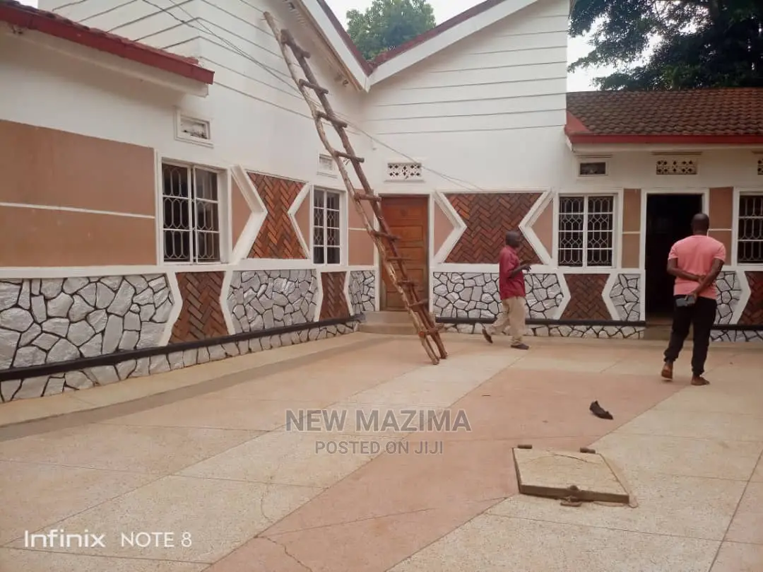 6bdrm Mansion in Najjanankumbi, Central Division for Rent