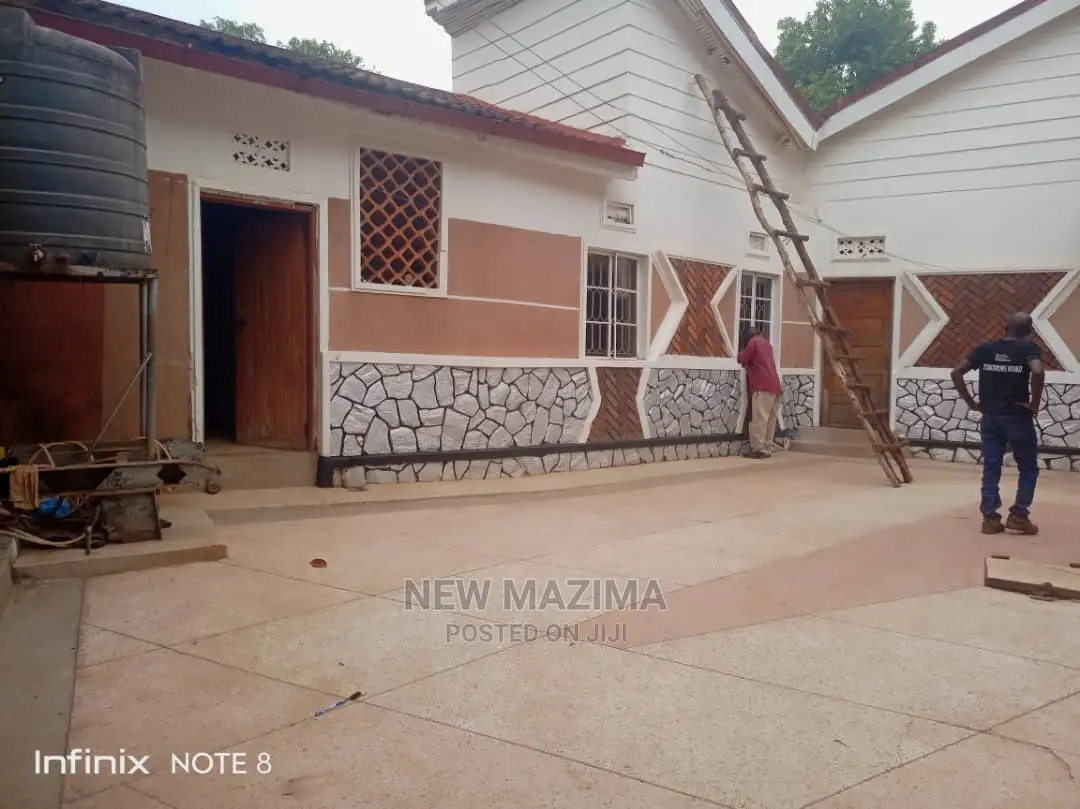 6bdrm Mansion in Najjanankumbi, Central Division for Rent