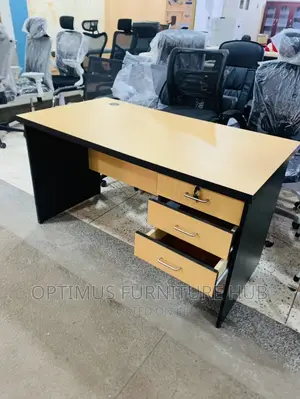 Yellow Oak Office Desk (1.4meters)