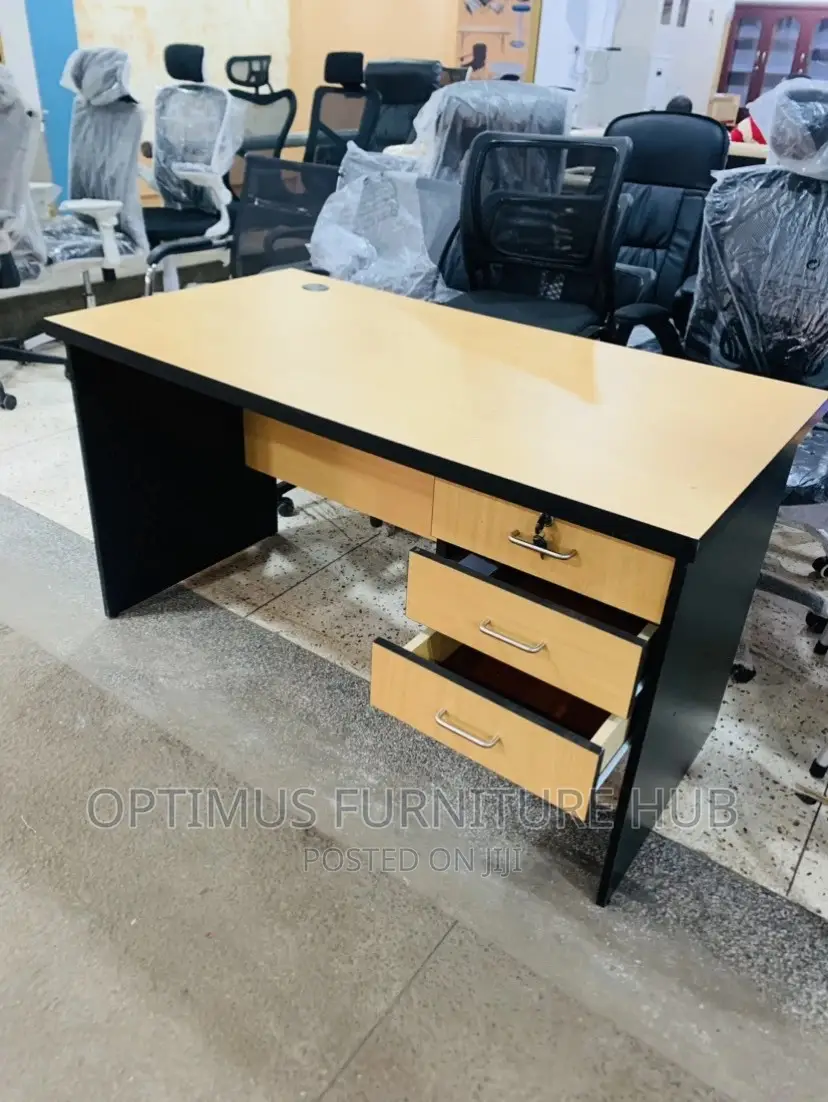 Yellow Oak Office Desk (1.4meters)