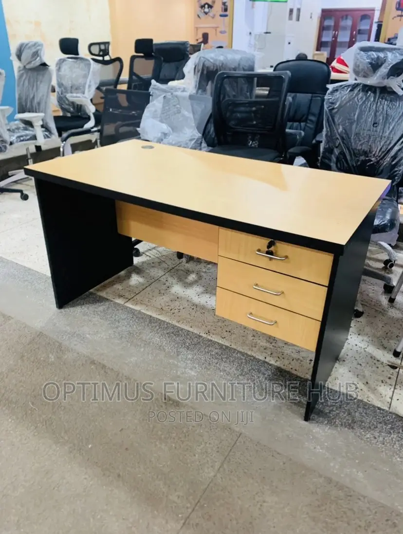 Yellow Oak Office Desk (1.4meters)
