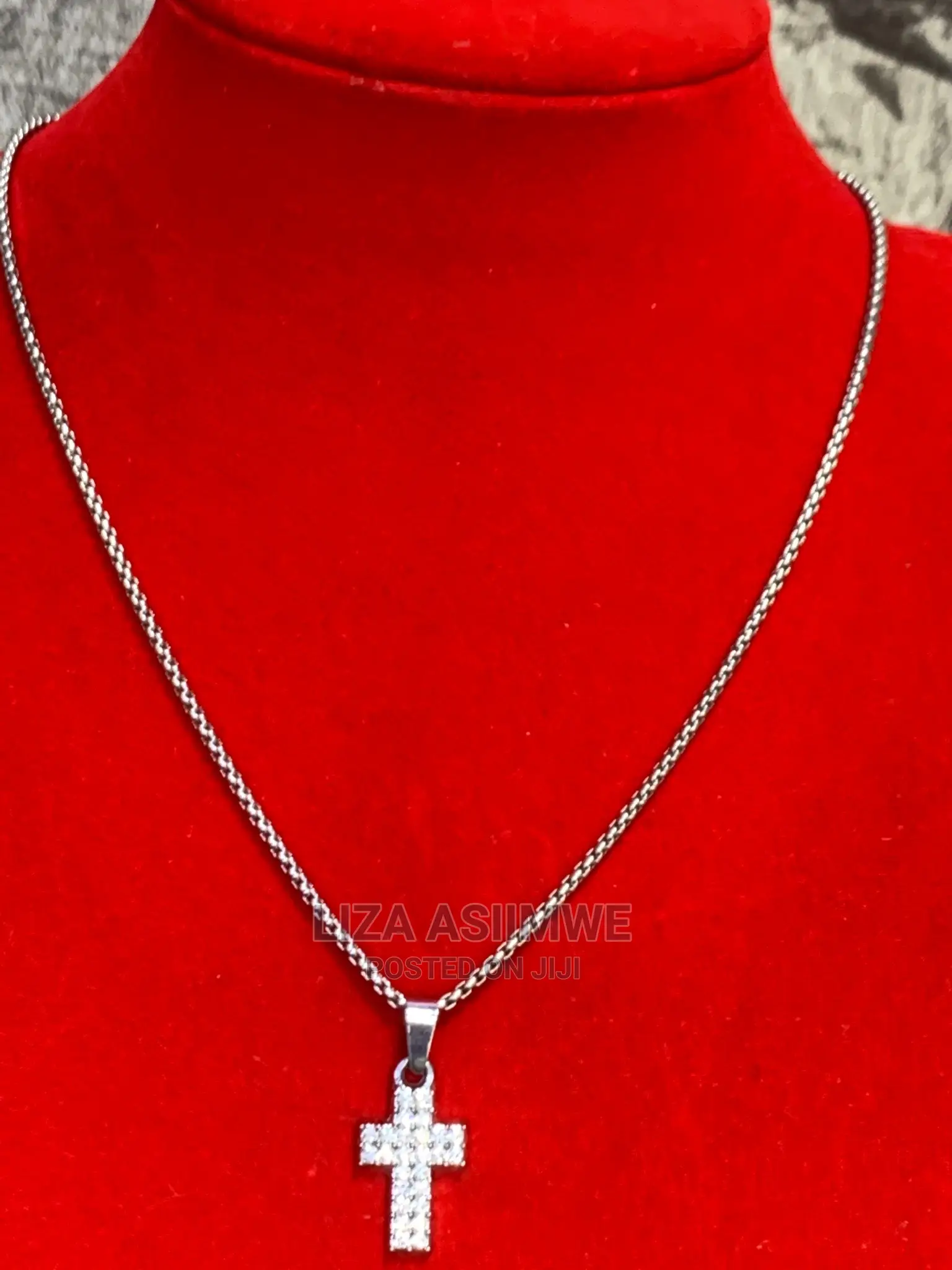 Men’S Simple Necklaces Available With a Cross Pendant