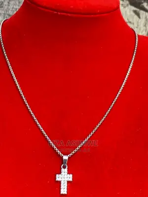 Men’S Simple Necklaces Available With a Cross Pendant