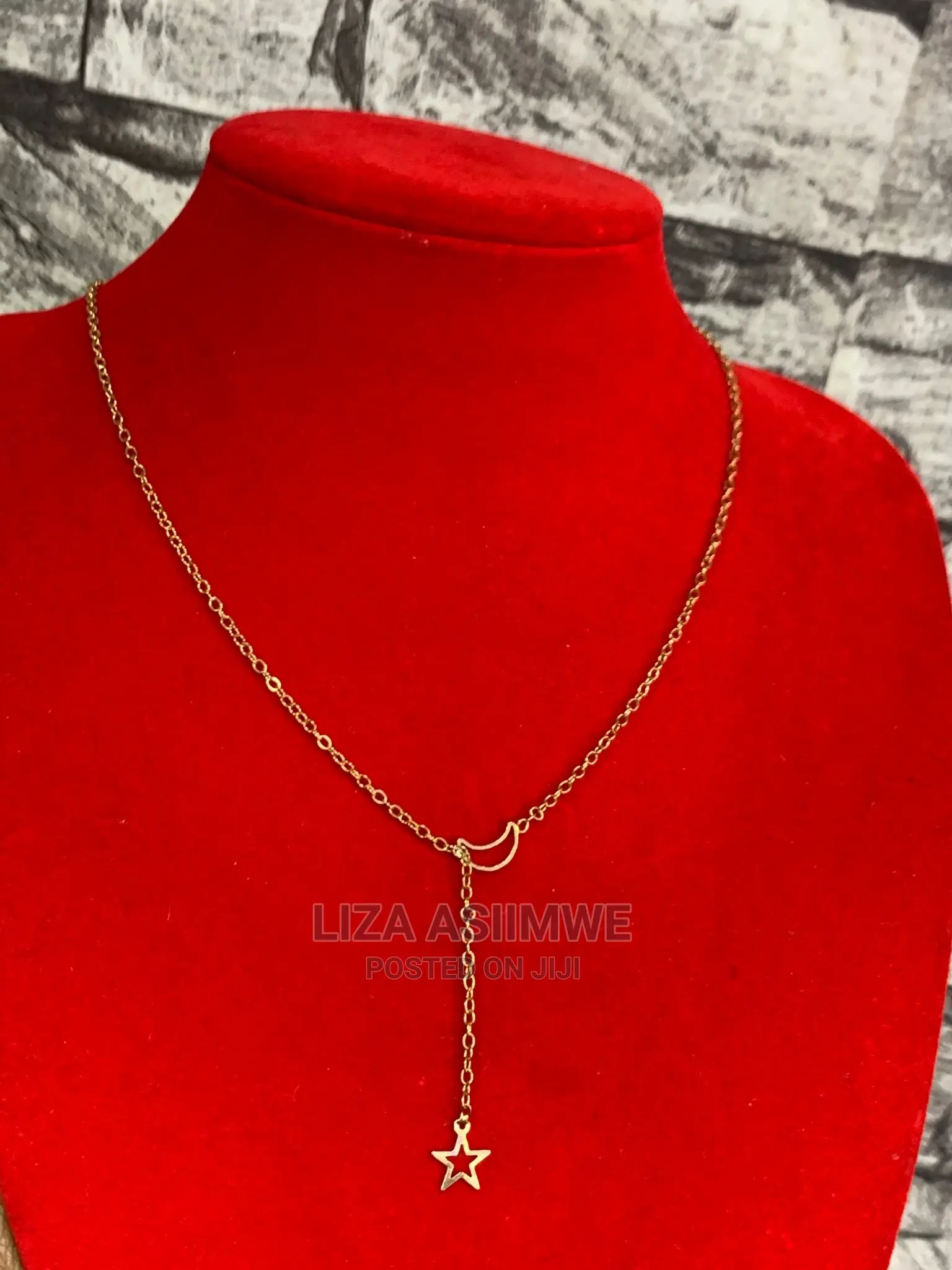 Lady’S Simple and Elegant Necklaces Available