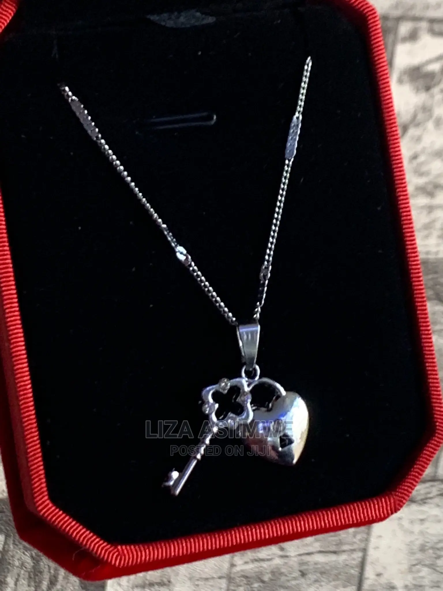 Lady’S Unique Necklaces Available With a Gift Box