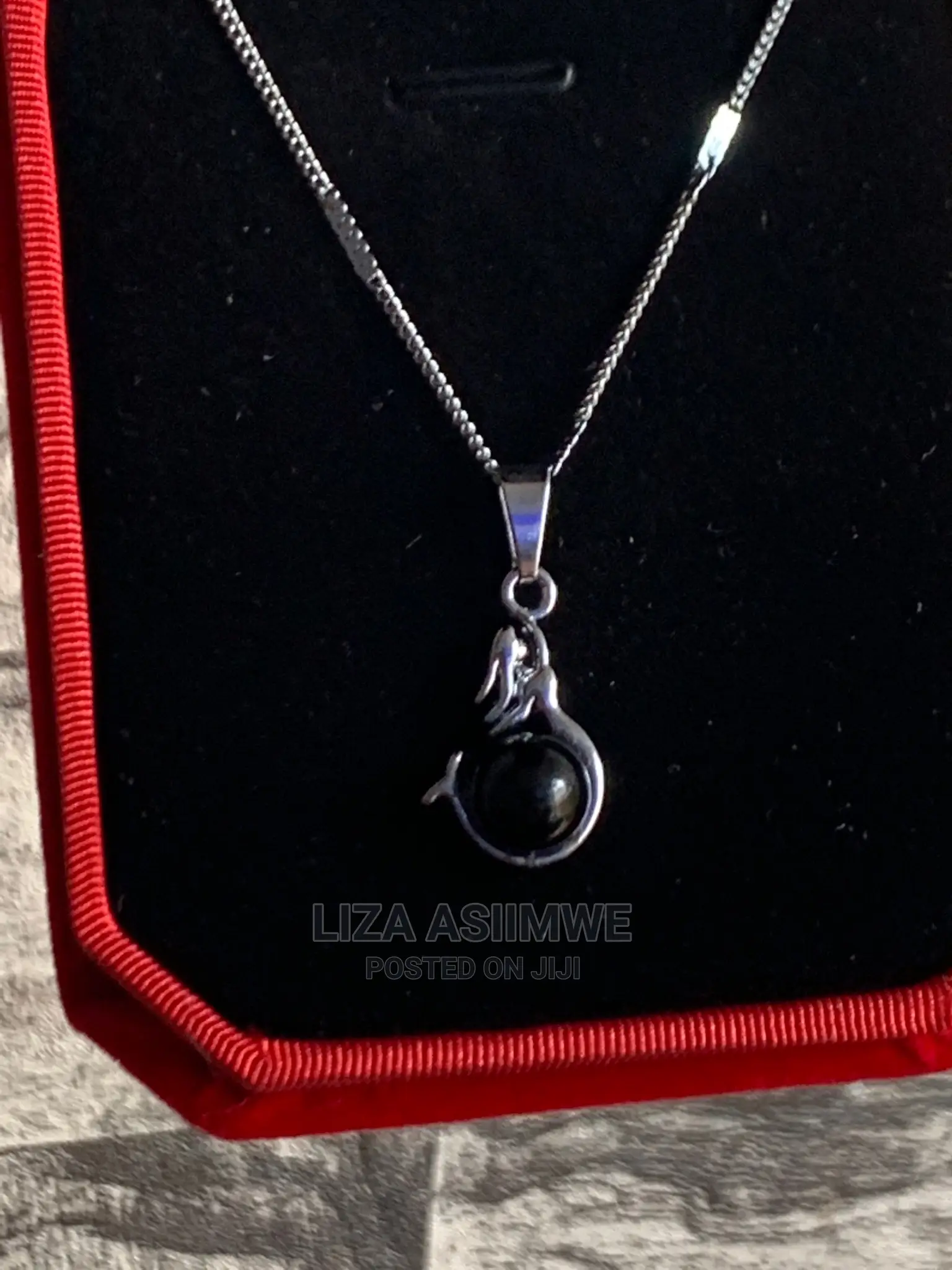 Simple Necklaces Available With the Gift Box