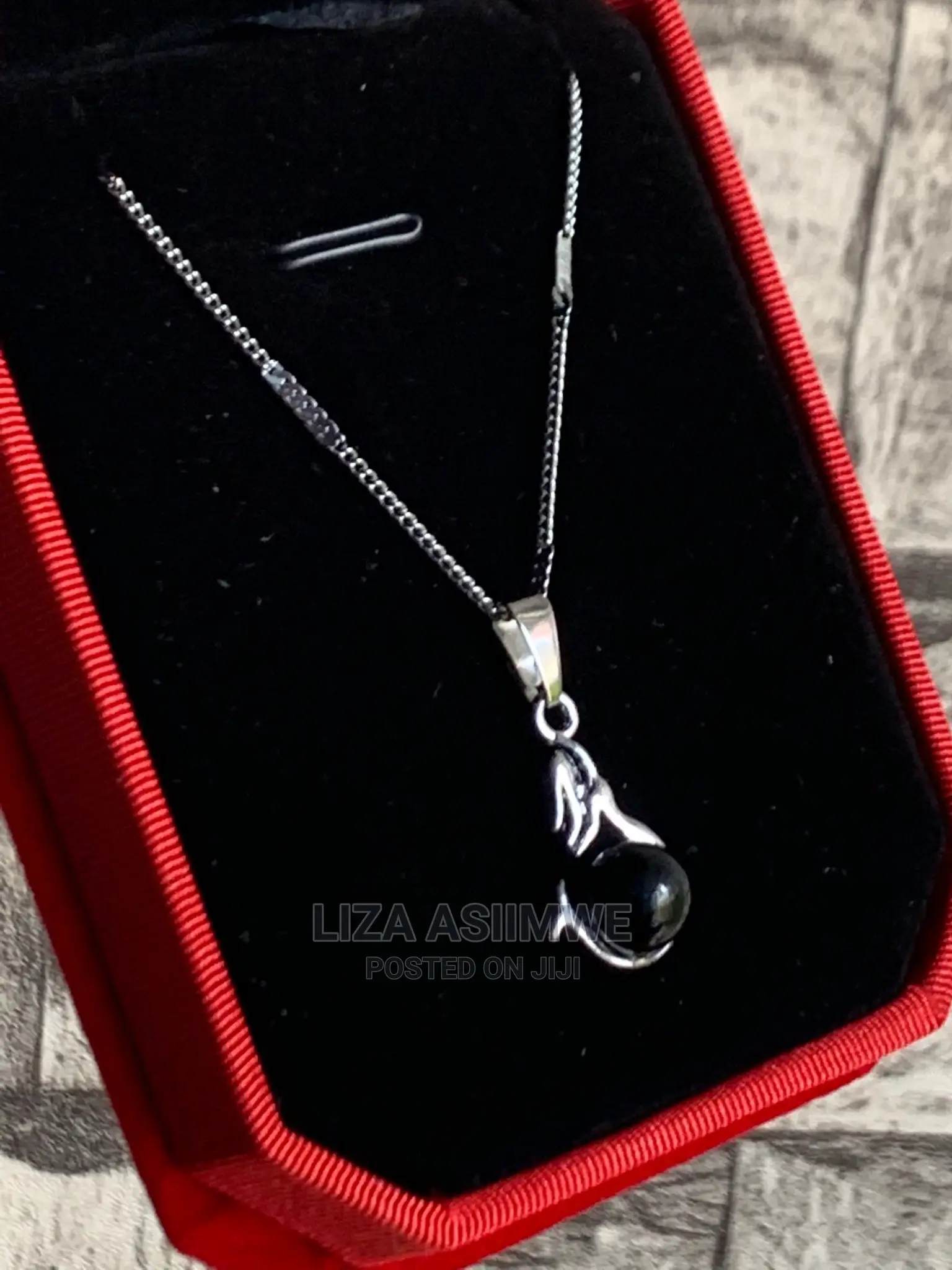 Simple Necklaces Available With the Gift Box