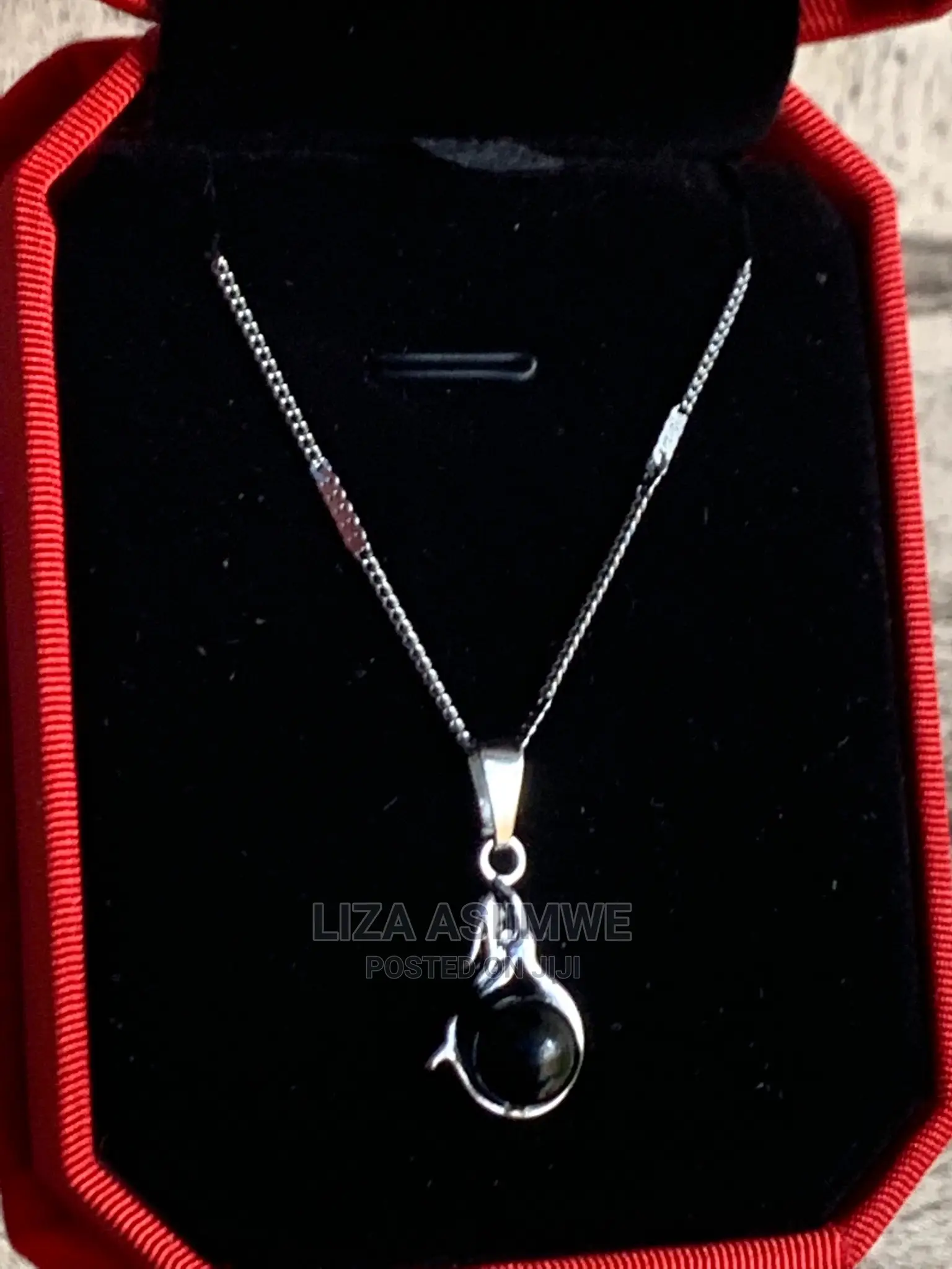 Simple Necklaces Available With the Gift Box