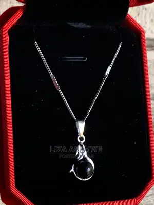 Simple Necklaces Available With the Gift Box