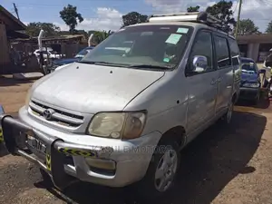 Photo - Toyota Noah 2006 Silver