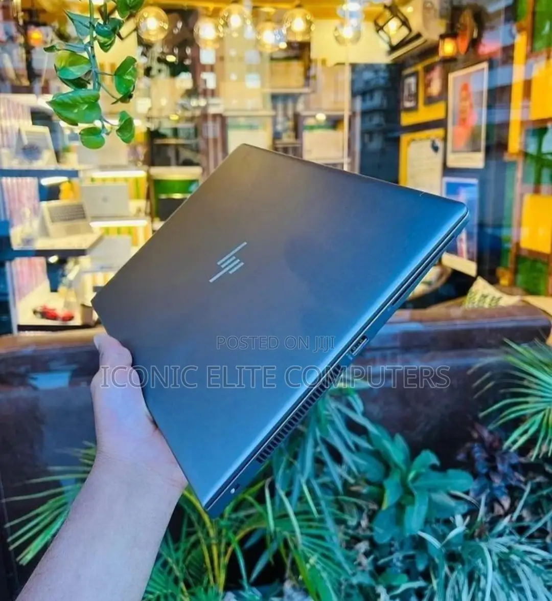 New Laptop HP ZBook Studio G5 8GB Intel Core i5 SSD 256GB