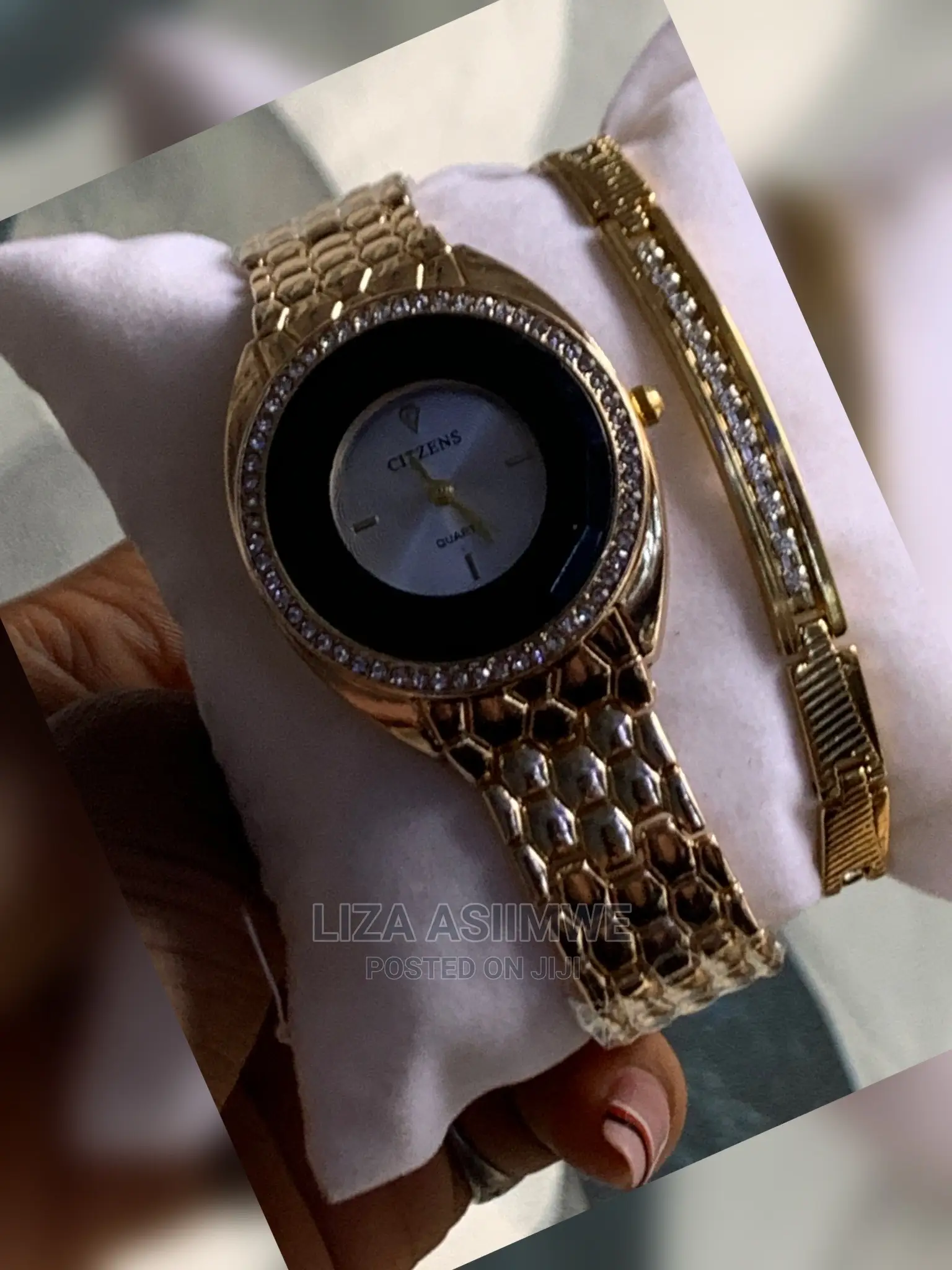 Lady’S Watches Available With the Bracelet