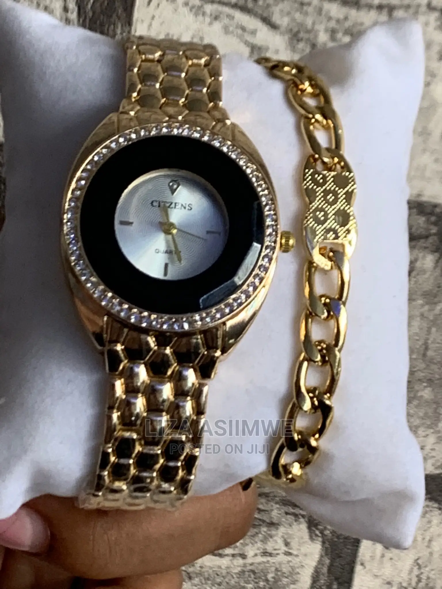 Lady’S Watches Available With the Bracelet
