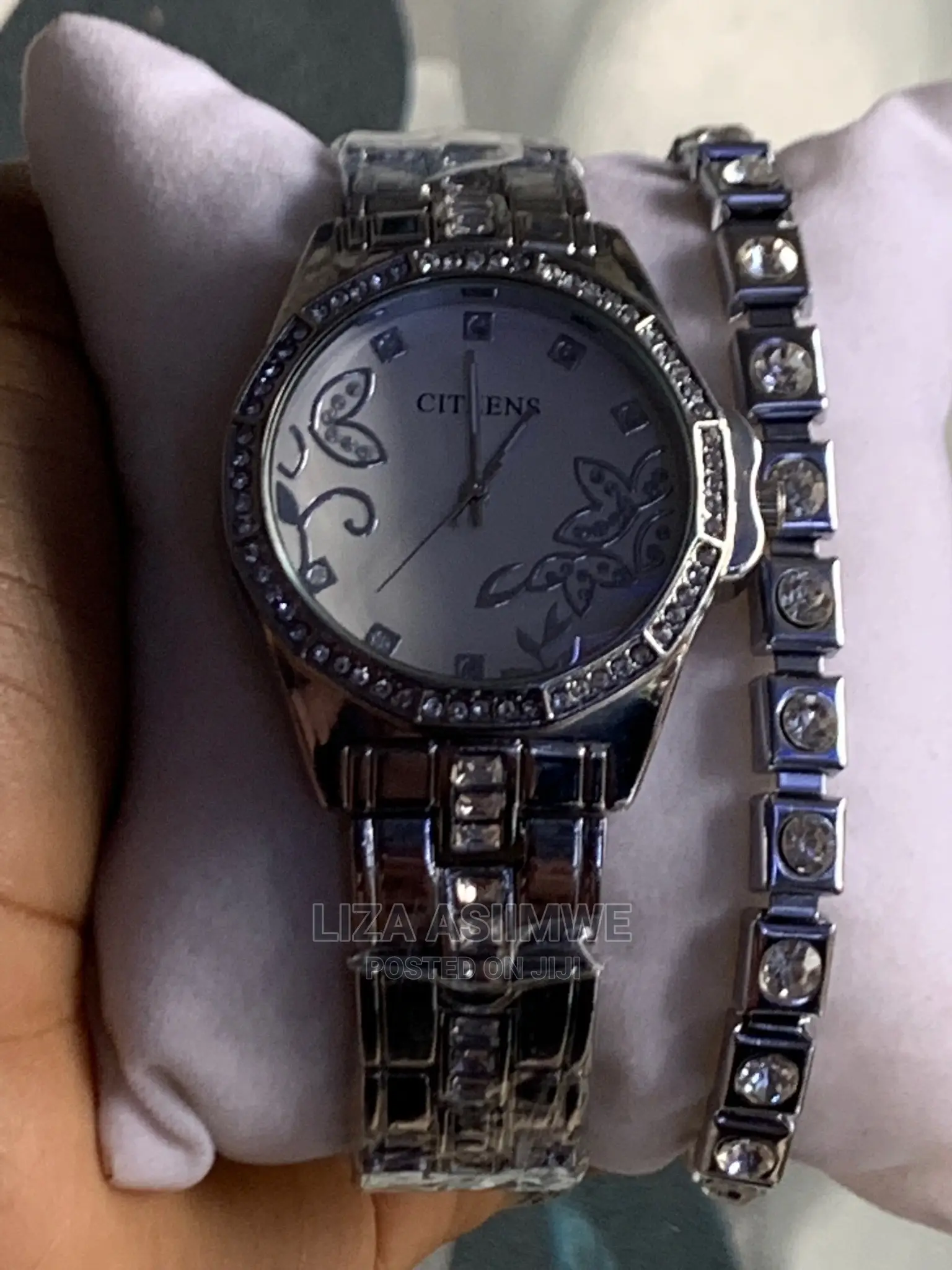 Lady’S Watches Available With the Bracelet at a Good Price