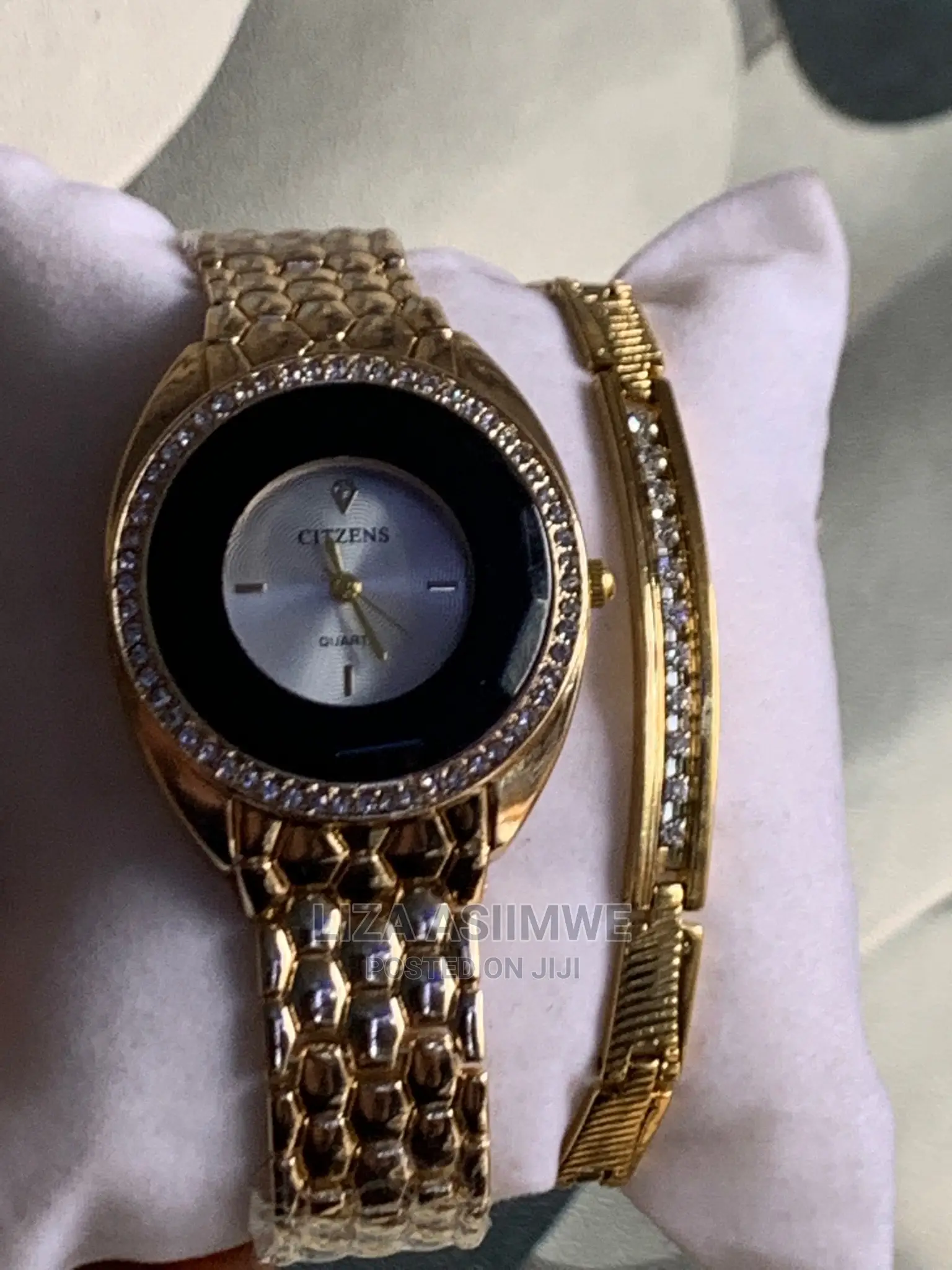 Lady’S Watches Available With the Bracelet