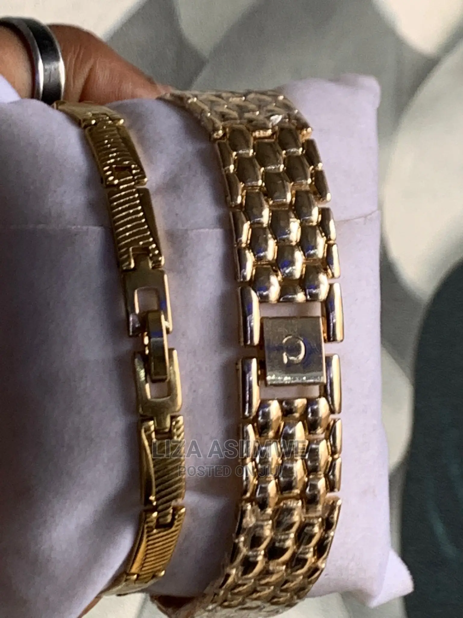 Lady’S Watches Available With the Bracelet
