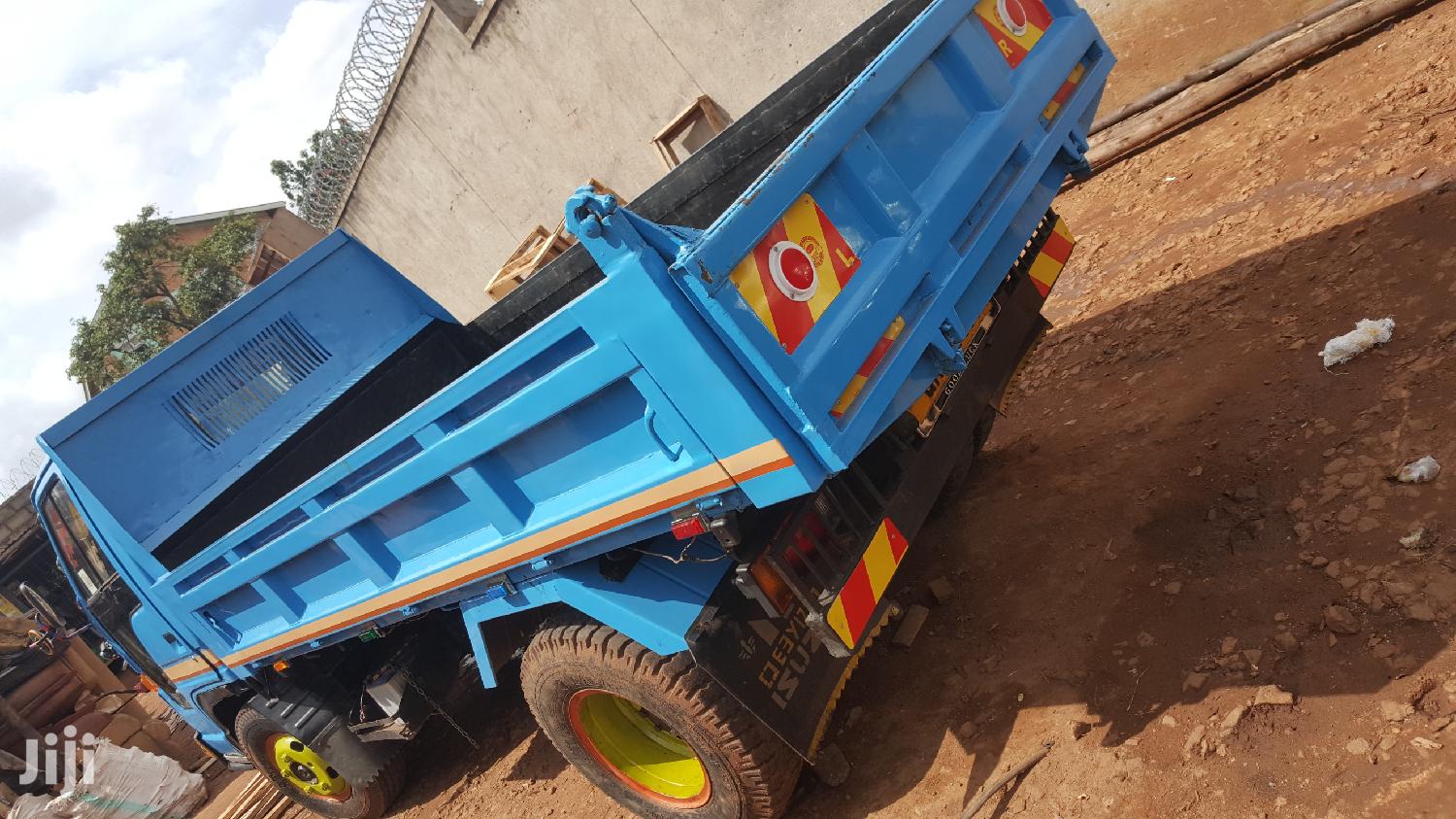 Isuzu Tipper 1995 Blue