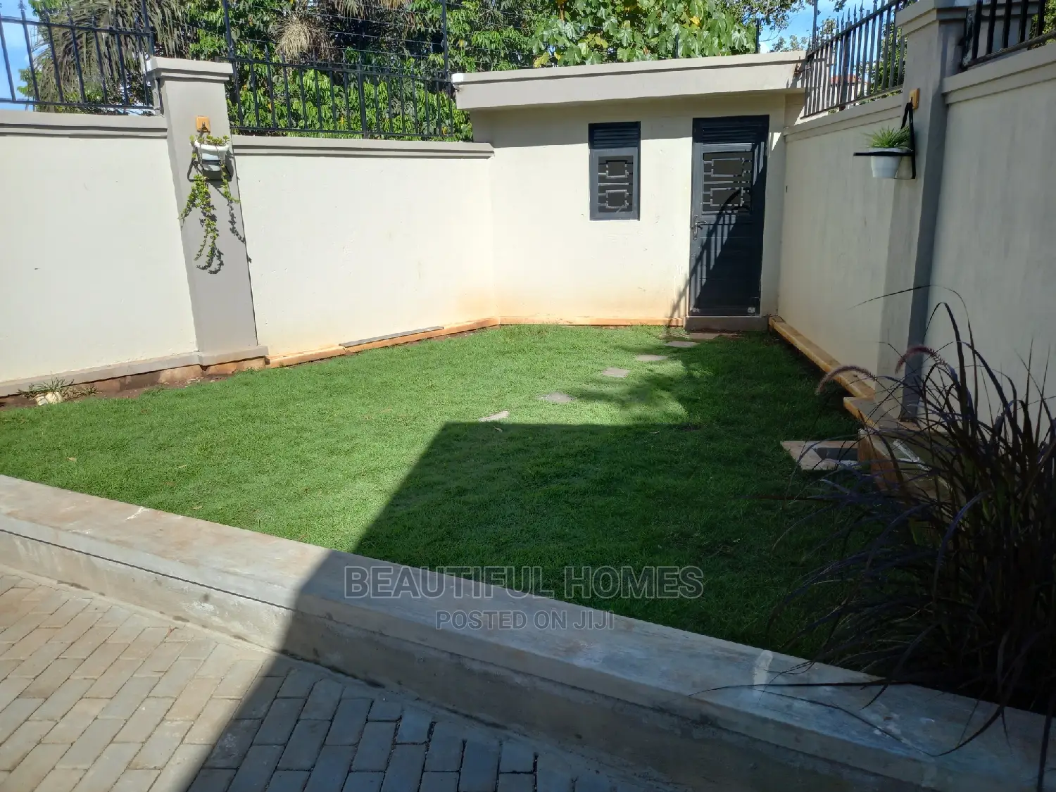 Furnished 6bdrm House in Kiwatule, Central Division for Sale