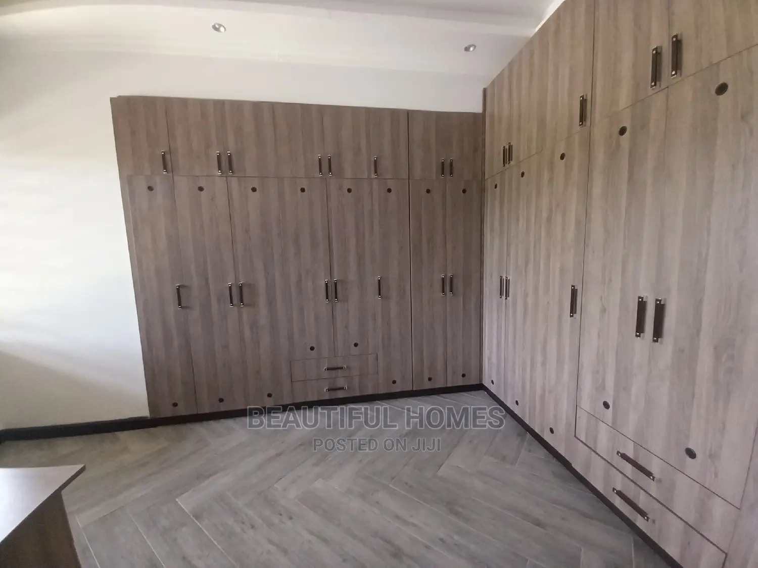 Furnished 6bdrm Mansion in Kiwatule First Class, Central Division