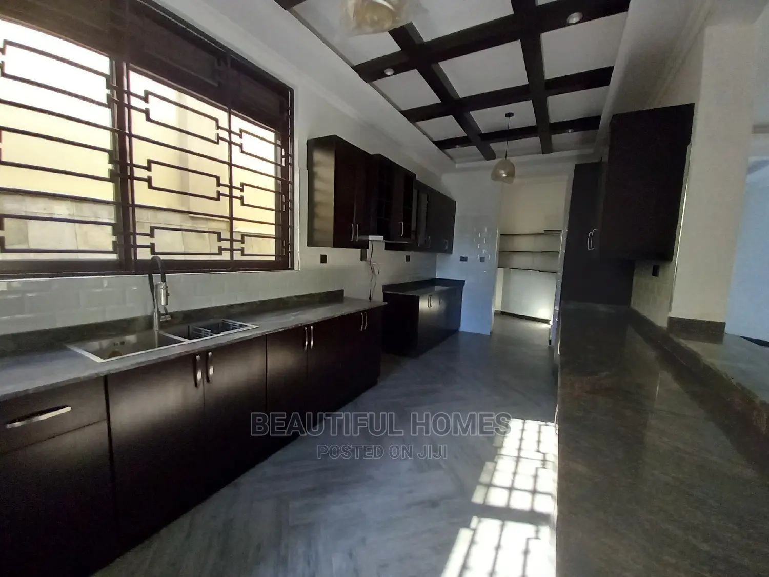 Furnished 6bdrm Mansion in Kiwatule First Class, Central Division