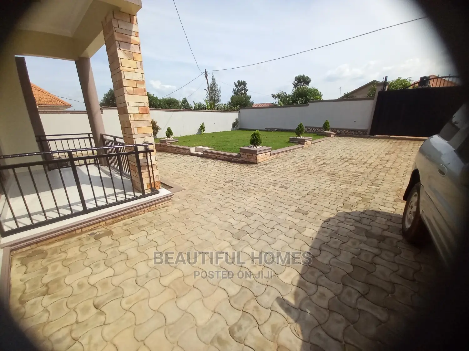 Furnished 4bdrm House in Kira for Sale