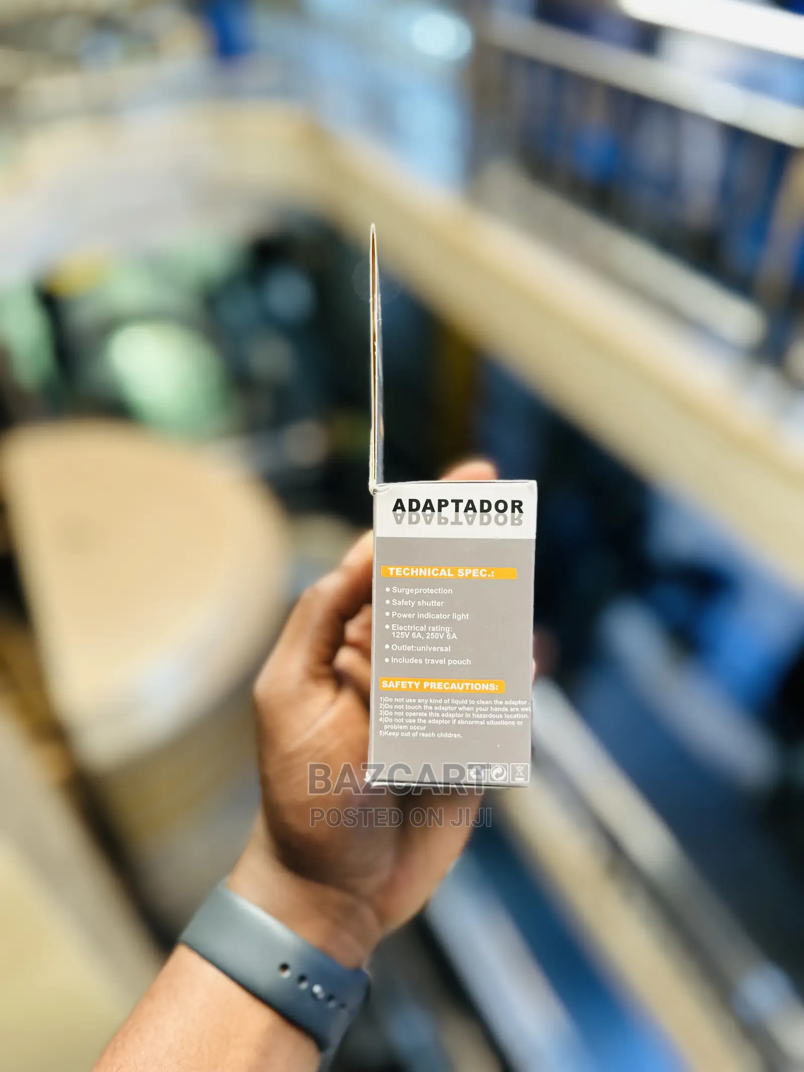 Universal Adapter Supports Over 150 Countries
