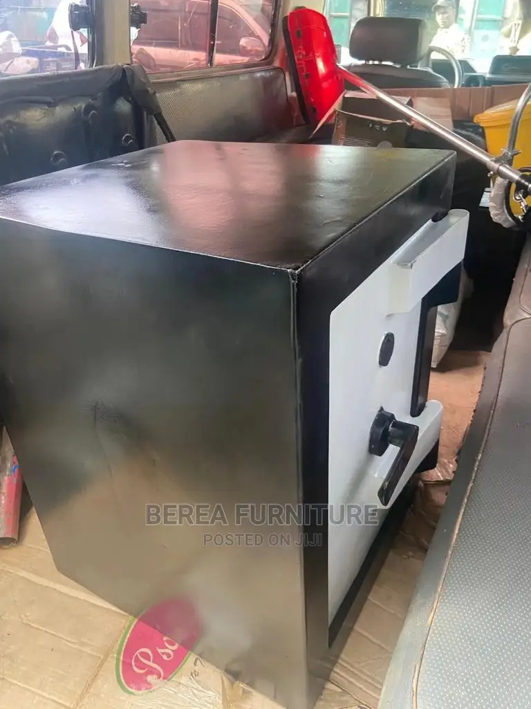 200kgs Safe Box With a Compartment Inside
