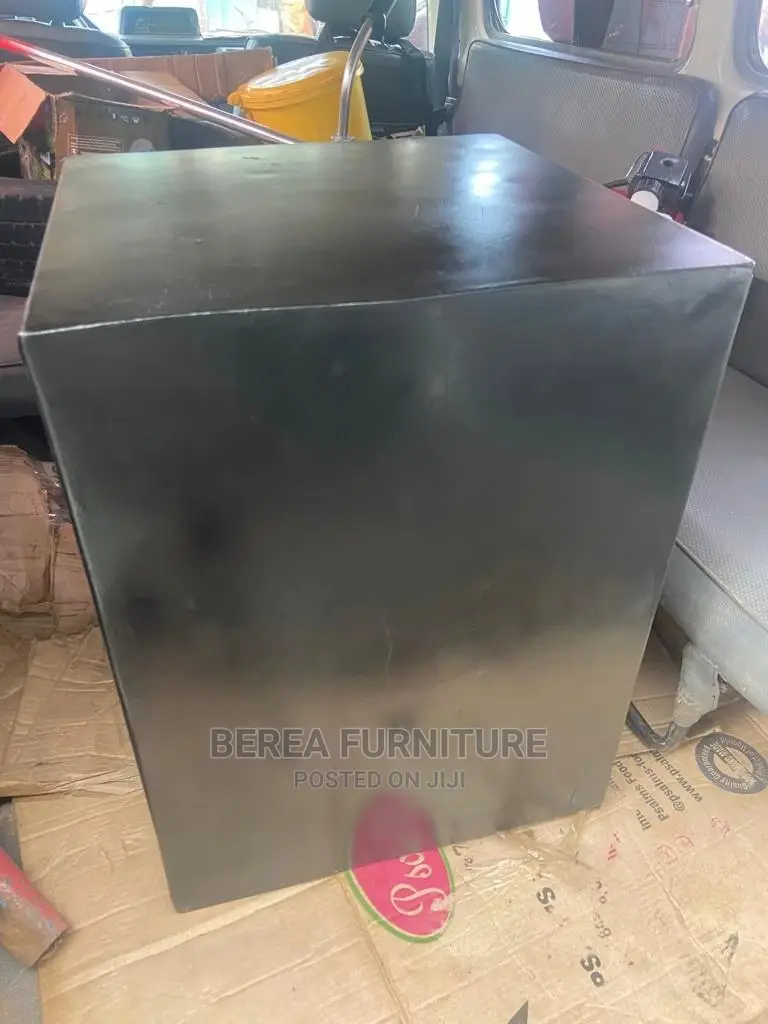 200kgs Safe Box With a Compartment Inside