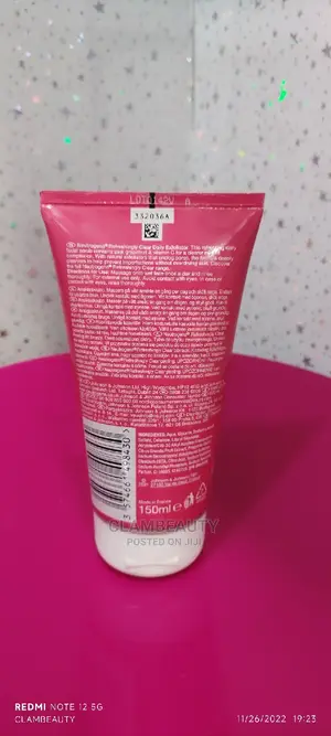 Neutrogena Refreshingly Clear Exfoliator Scrub