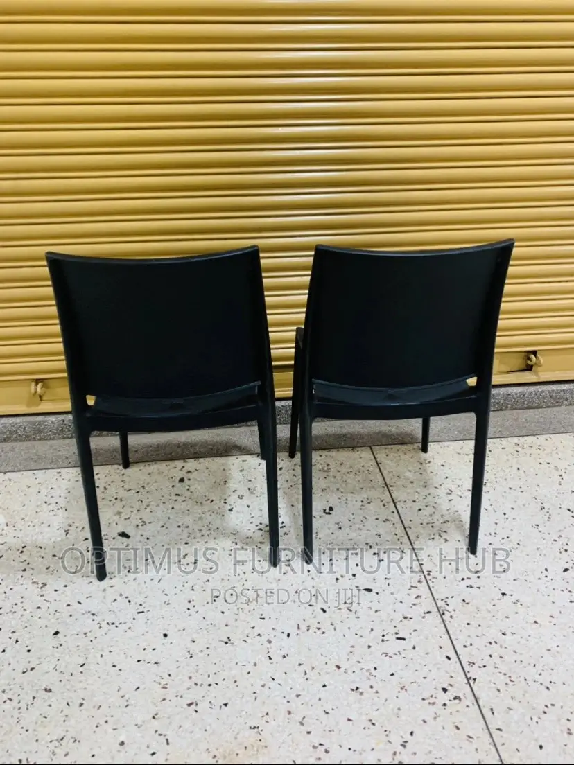 Nice Plastic Chairs (Black)