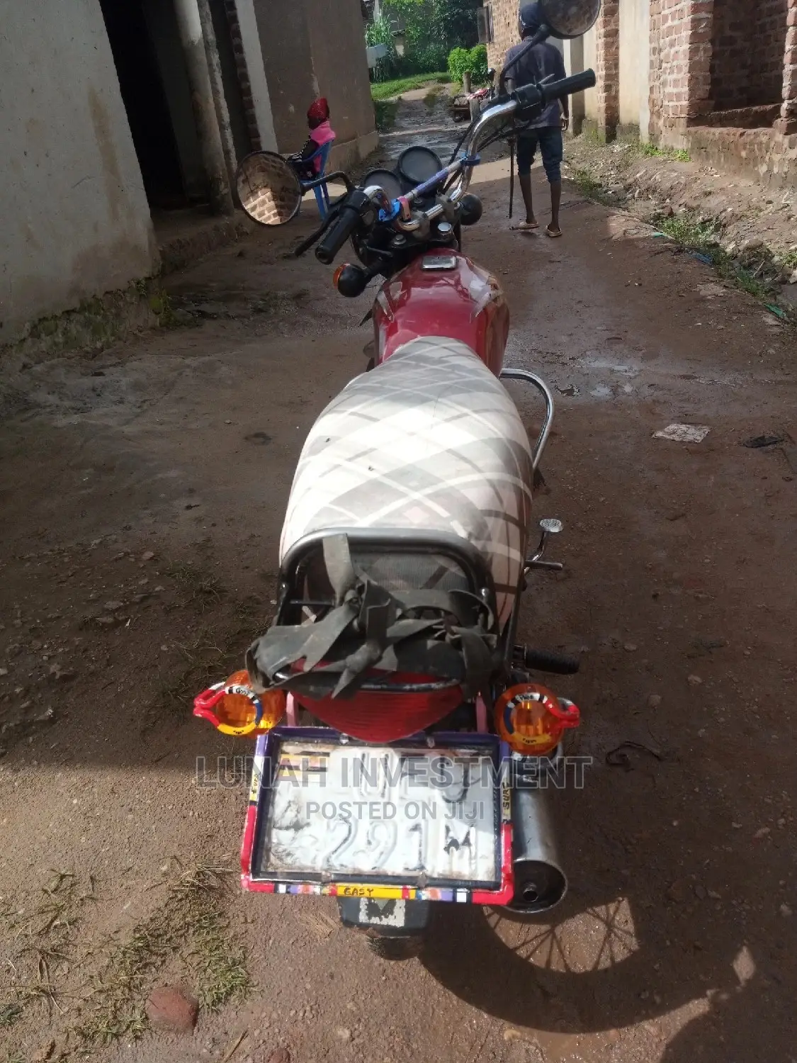 Bajaj Avenger 220 2021 Red